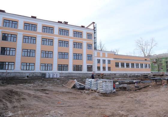 На стройплощадке колледжа им. Н.Г. Славянова начались подготовительные работы к благоустройству территории 